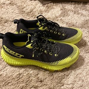 Woman’s trail running sneakers. Brand: SCOTT Ultra RC, US size 7.